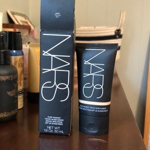 NARS Pure Radiant Tinted Moisturizer in Finland